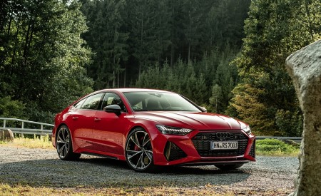 2020 Audi RS 7 Sportback (Color: Tango Red) Front Three-Quarter Wallpapers 450x275 (22)