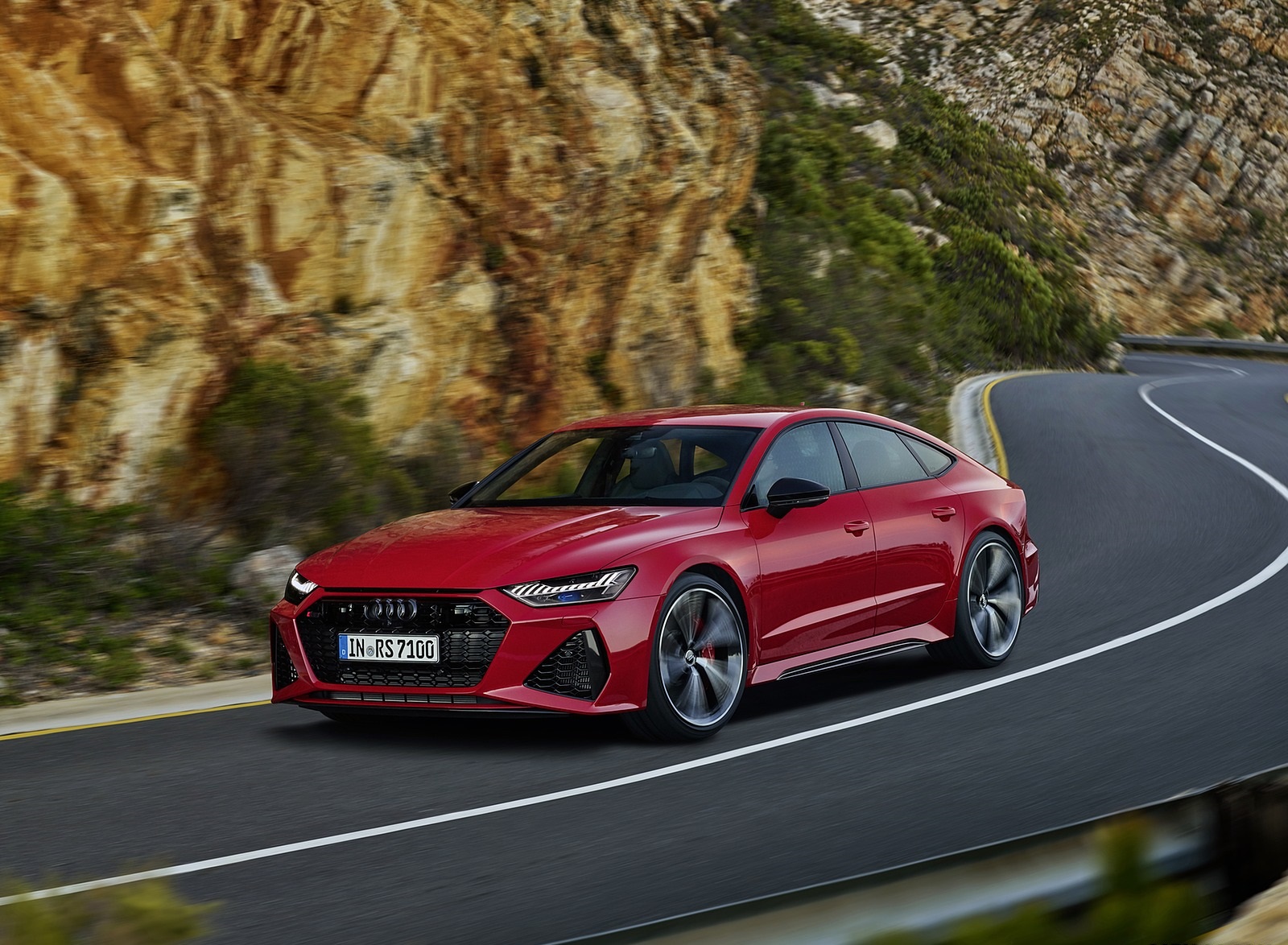 2020 Audi RS 7 Sportback (Color: Tango Red) Front Three-Quarter Wallpapers (4)