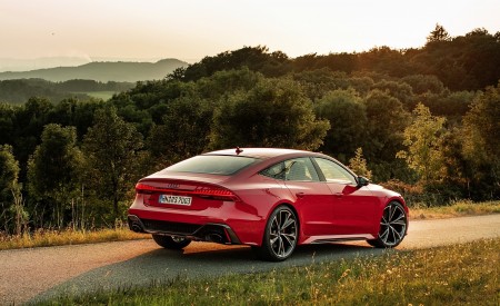 2020 Audi RS 7 Sportback (Color: Tango Red) Rear Three-Quarter Wallpapers 450x275 (23)