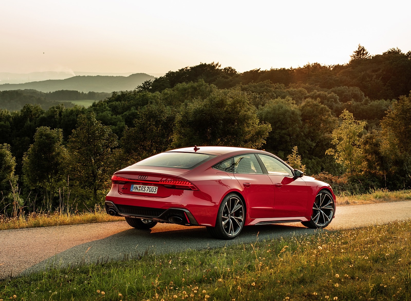 2020 Audi RS 7 Sportback (Color: Tango Red) Rear Three-Quarter Wallpapers #23 of 99