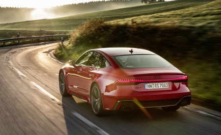 2020 Audi RS 7 Sportback (Color: Tango Red) Rear Three-Quarter Wallpapers 450x275 (17)