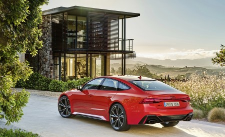 2020 Audi RS 7 Sportback (Color: Tango Red) Rear Three-Quarter Wallpapers 450x275 (59)