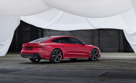 2020 Audi RS 7 Sportback (Color: Tango Red) Rear Three-Quarter Wallpapers 450x275 (52)