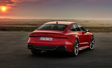 2020 Audi RS 7 Sportback (Color: Tango Red) Rear Three-Quarter Wallpapers 450x275 (45)