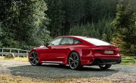 2020 Audi RS 7 Sportback (Color: Tango Red) Rear Three-Quarter Wallpapers 450x275 (24)