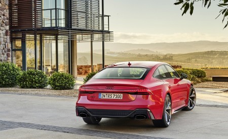 2020 Audi RS 7 Sportback (Color: Tango Red) Rear Wallpapers 450x275 (60)
