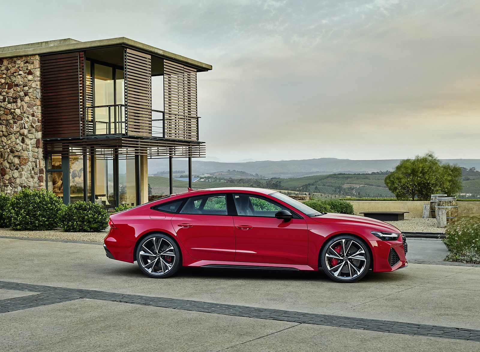 2020 Audi RS 7 Sportback (Color: Tango Red) Side Wallpapers #61 of 99