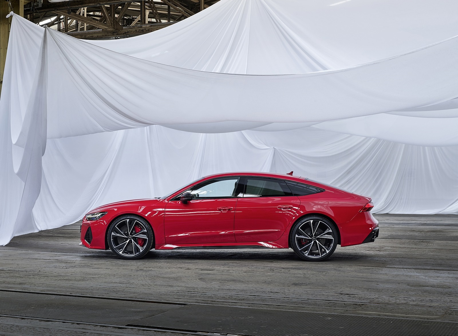 2020 Audi RS 7 Sportback (Color: Tango Red) Side Wallpapers #53 of 99