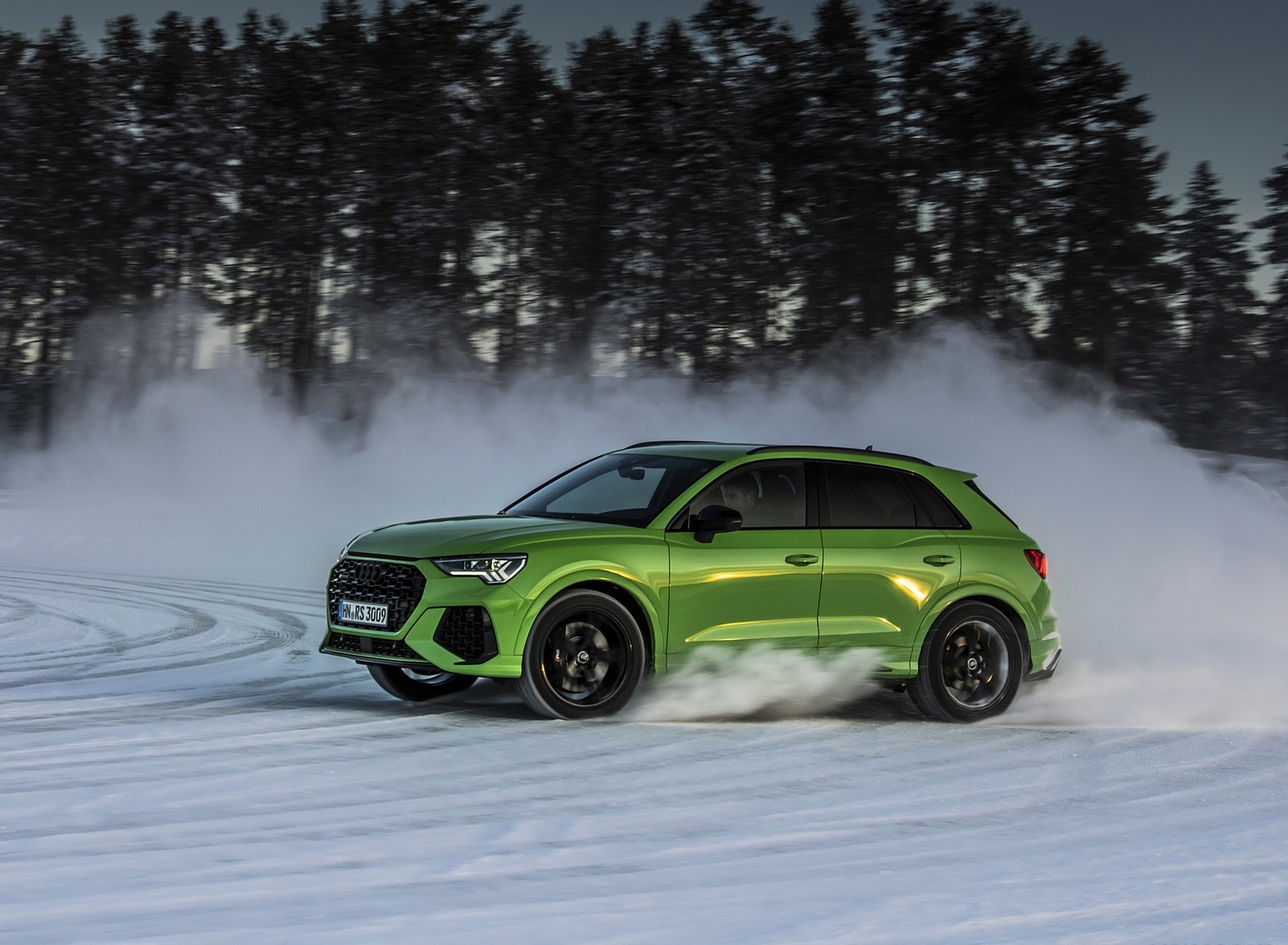2020 Audi RS Q3 (Color: Kyalami Green) Front Three-Quarter Wallpapers #25 of 116