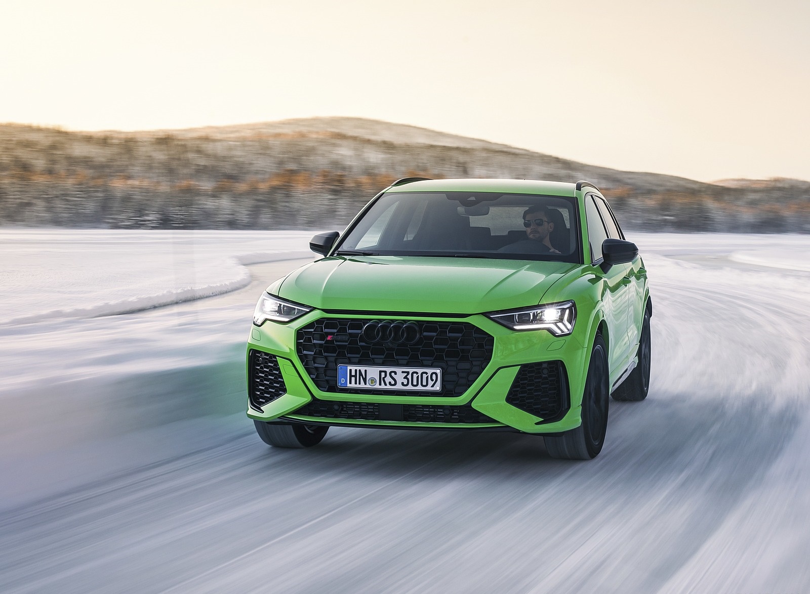 2020 Audi RS Q3 (Color: Kyalami Green) Front Wallpapers #28 of 116