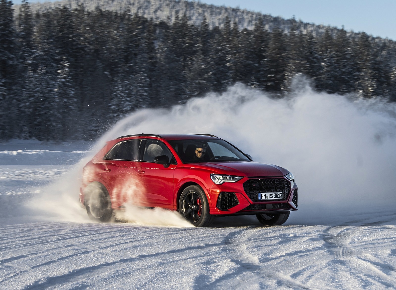 2020 Audi RS Q3 (Color: Tango Red) Front Three-Quarter Wallpapers (3)