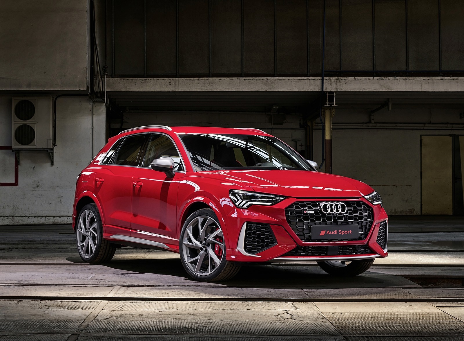2020 Audi RS Q3 (Color: Tango Red) Front Three-Quarter Wallpapers #69 of 116