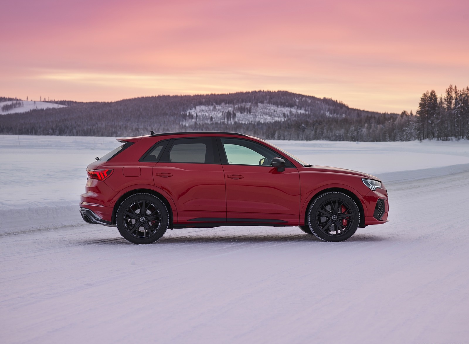 2020 Audi RS Q3 (Color: Tango Red) Side Wallpapers #17 of 116