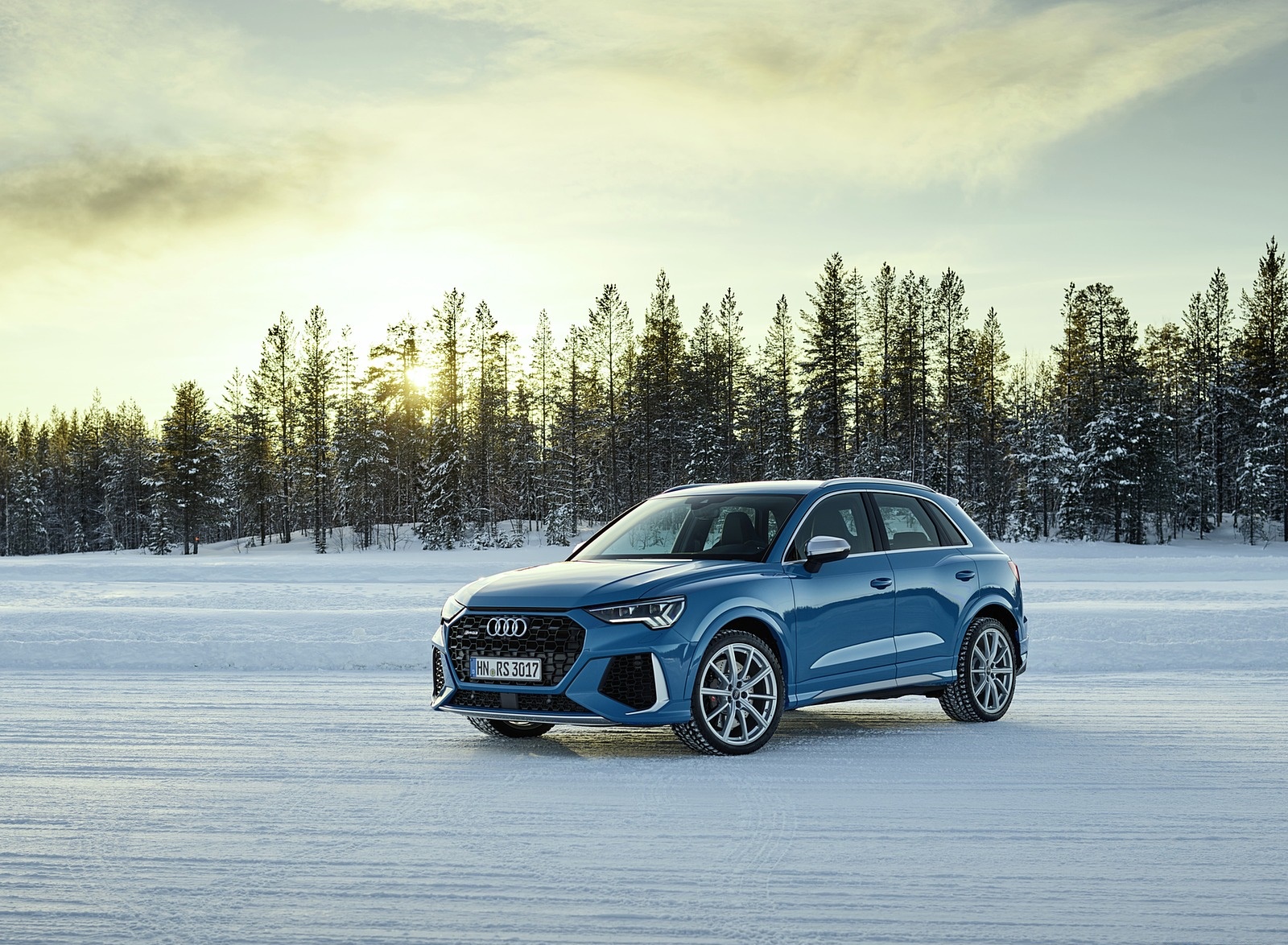 2020 Audi RS Q3 (Color: Turbo Blue) Front Three-Quarter Wallpapers #45 of 116
