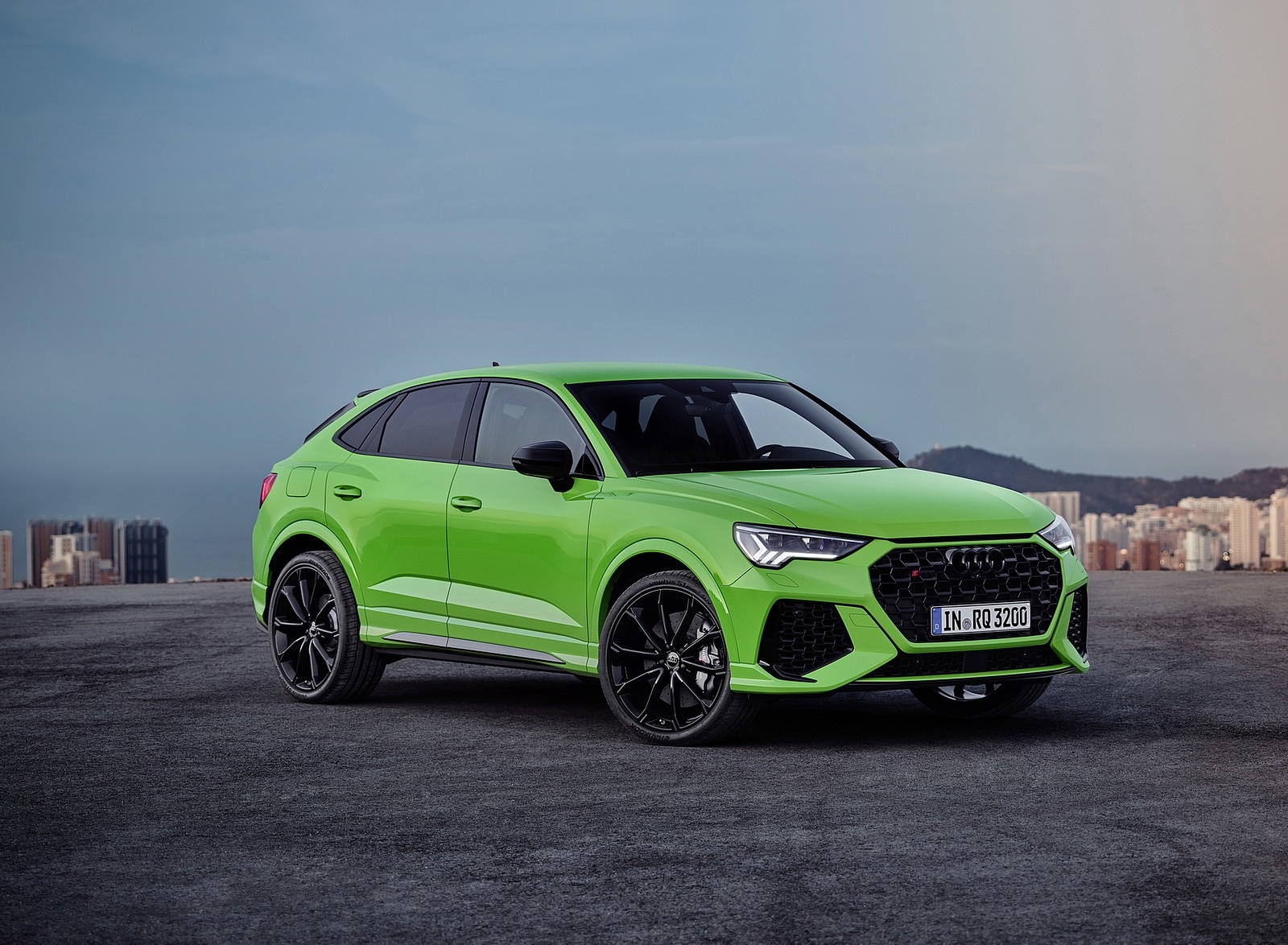 2020 Audi RS Q3 Sportback (Color: Kyalami Green) Front Three-Quarter Wallpapers #73 of 127
