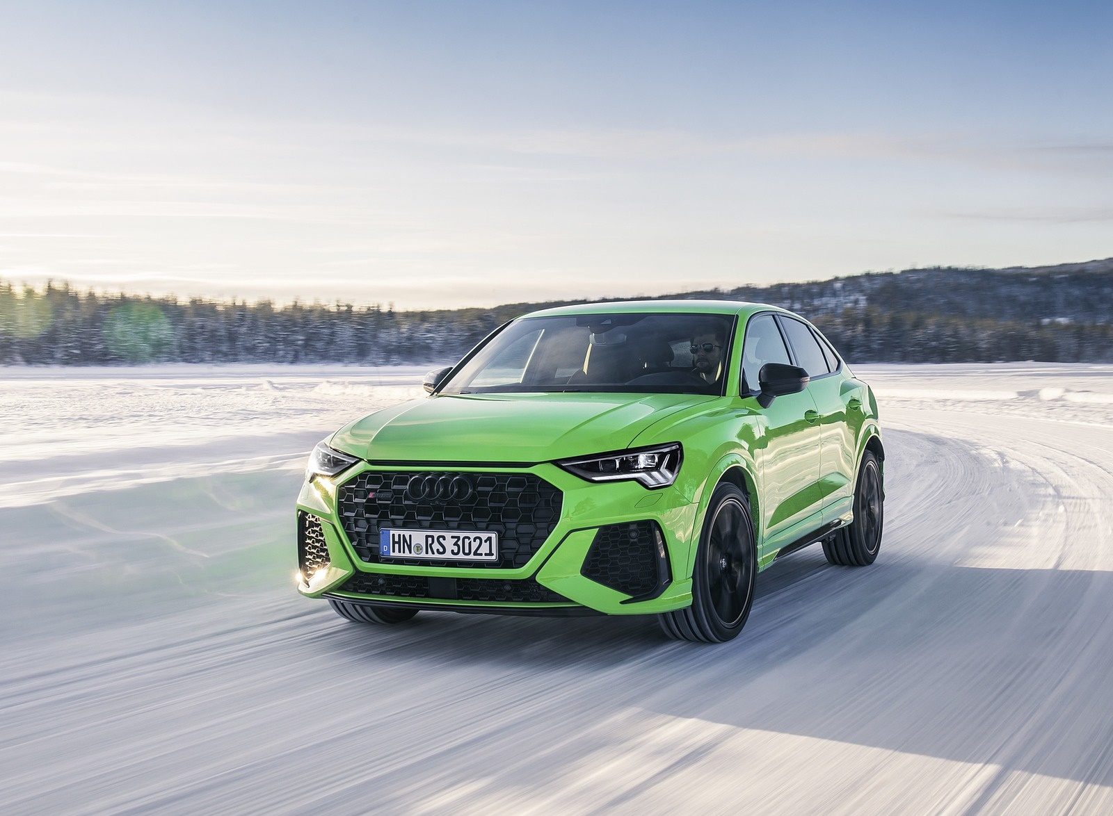 2020 Audi RS Q3 Sportback (Color: Kyalami Green) Front Three-Quarter Wallpapers #32 of 127