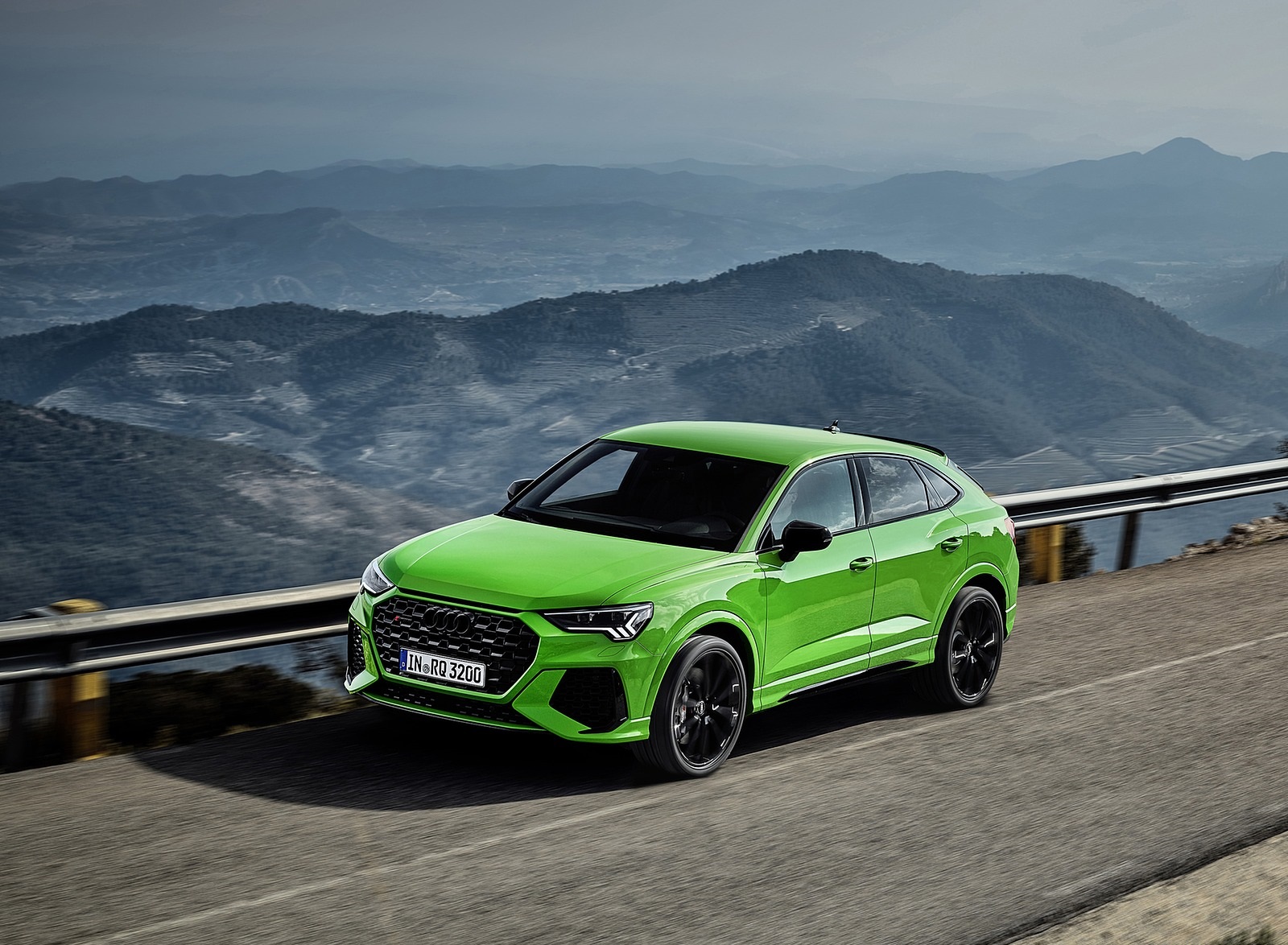 2020 Audi RS Q3 Sportback (Color: Kyalami Green) Front Three-Quarter Wallpapers #62 of 127