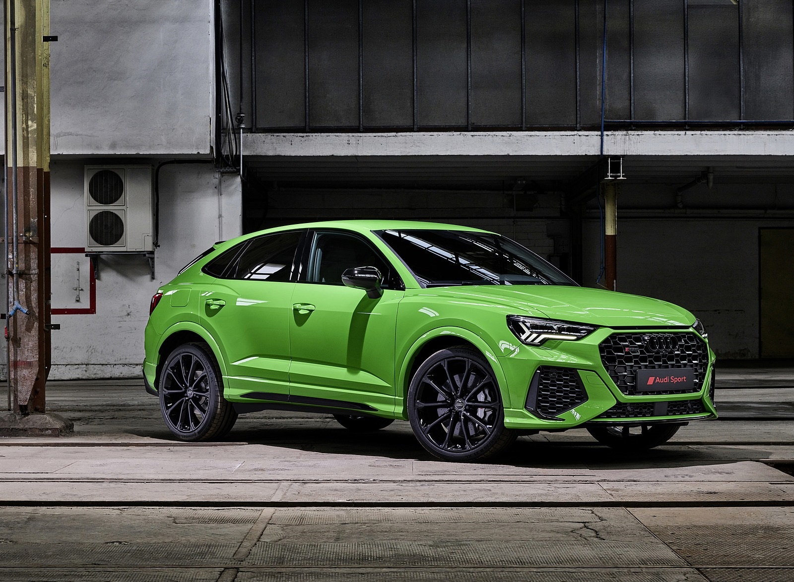 2020 Audi RS Q3 Sportback (Color: Kyalami Green) Front Three-Quarter Wallpapers #84 of 127