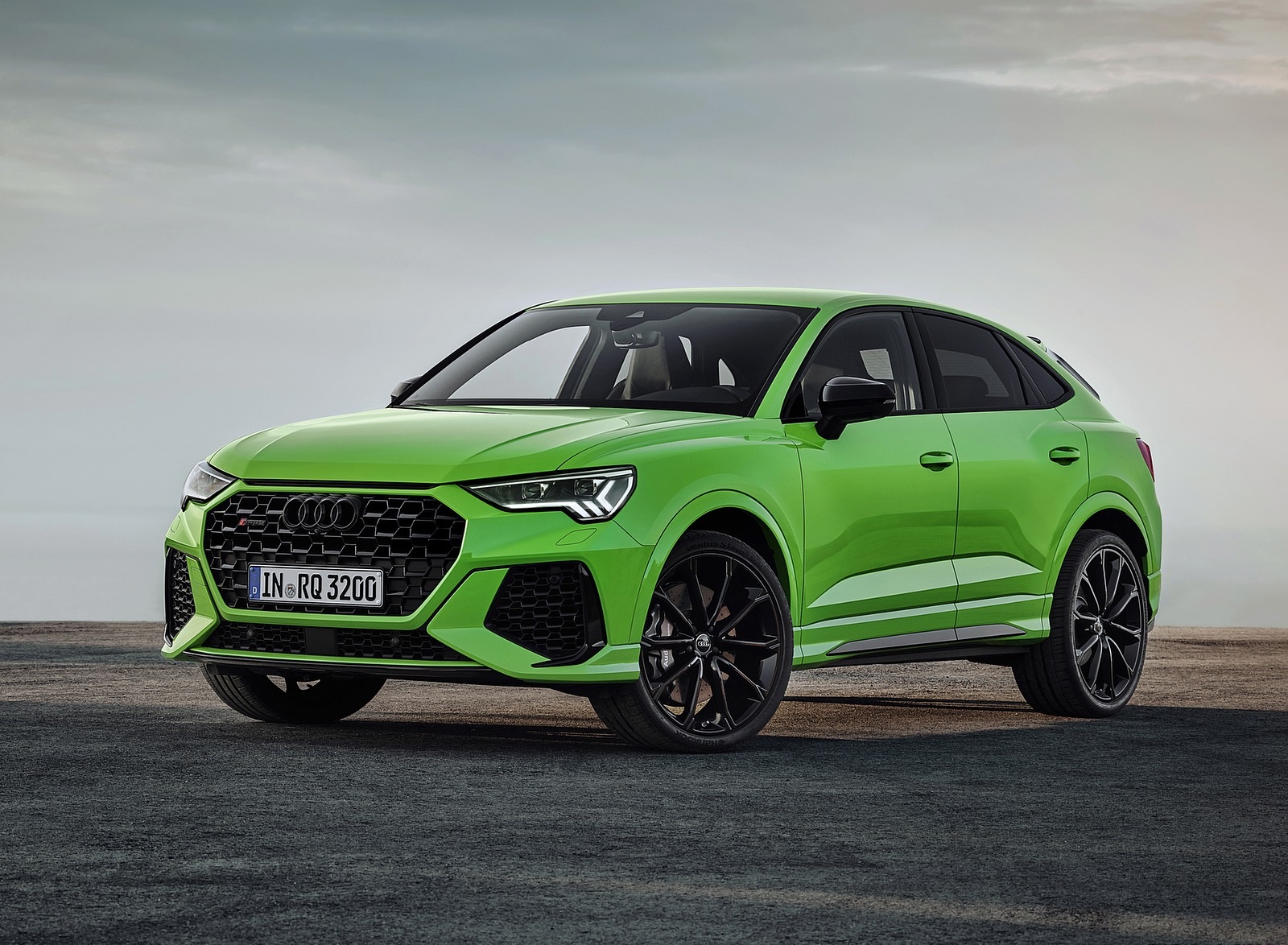 2020 Audi RS Q3 Sportback (Color: Kyalami Green) Front Three-Quarter Wallpapers #74 of 127