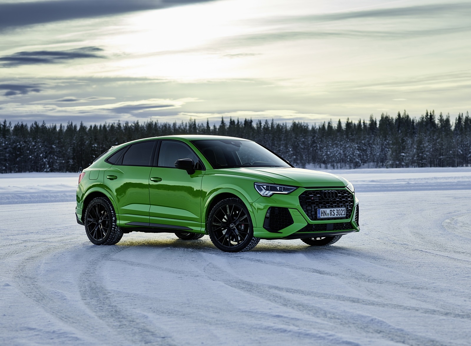 2020 Audi RS Q3 Sportback (Color: Kyalami Green) Front Three-Quarter Wallpapers #36 of 127