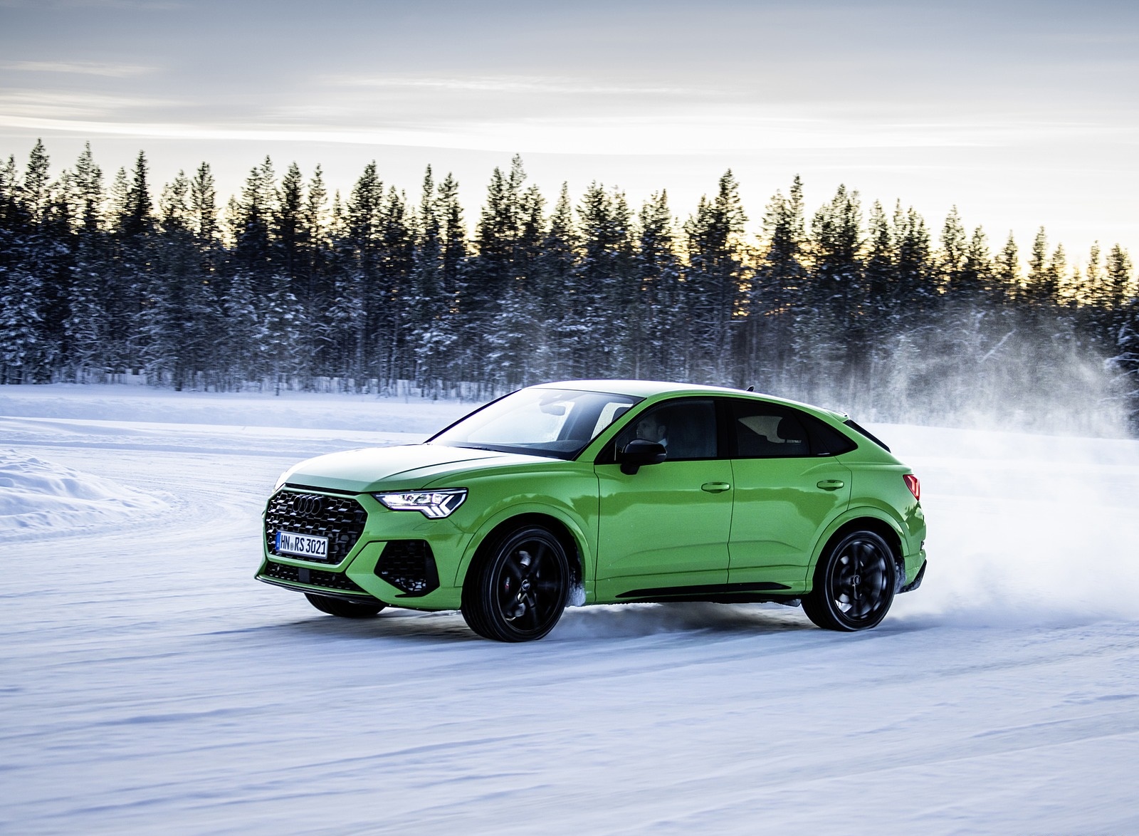 2020 Audi RS Q3 Sportback (Color: Kyalami Green) Front Three-Quarter Wallpapers #33 of 127