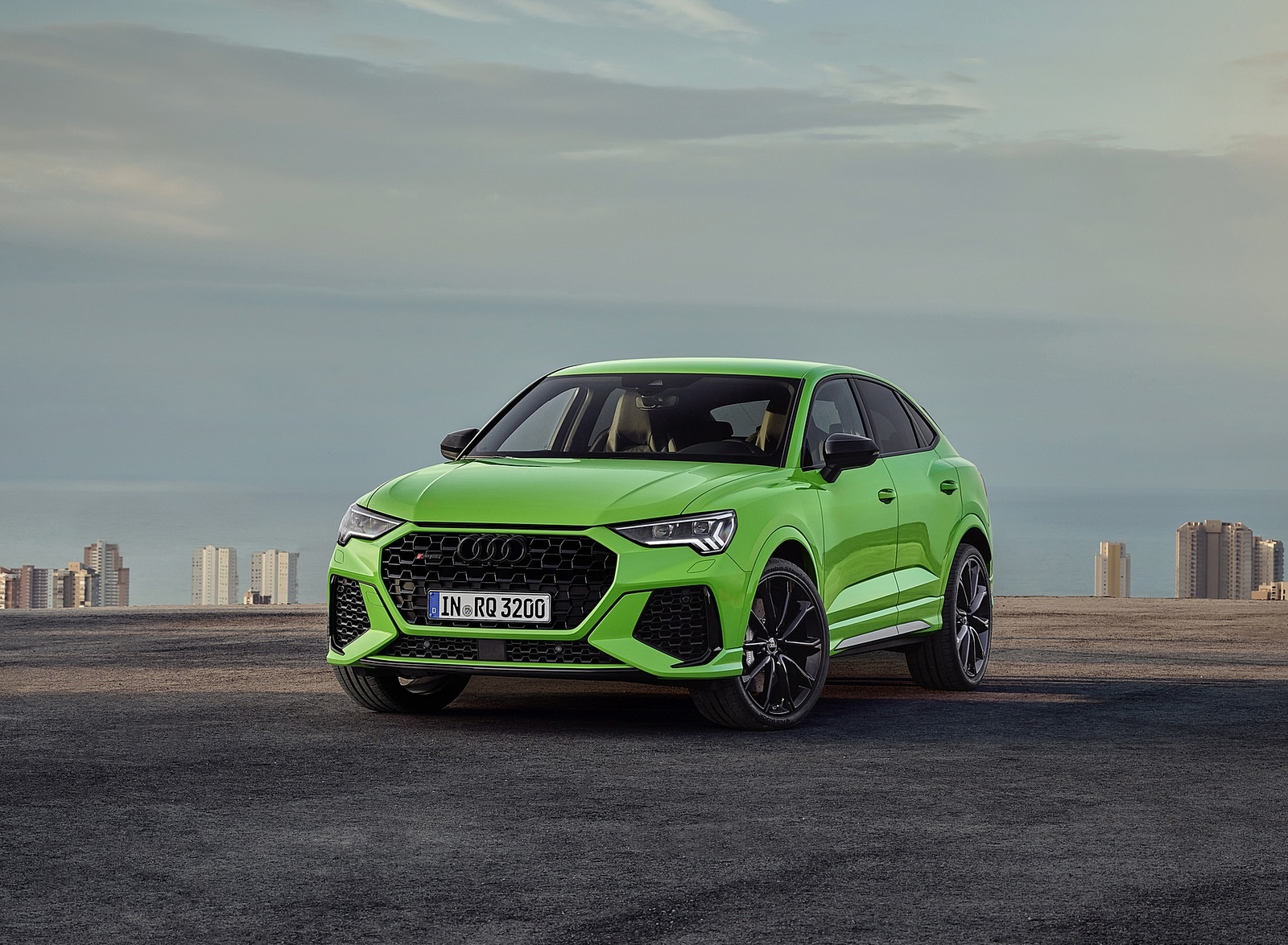 2020 Audi RS Q3 Sportback (Color: Kyalami Green) Front Wallpapers #75 of 127