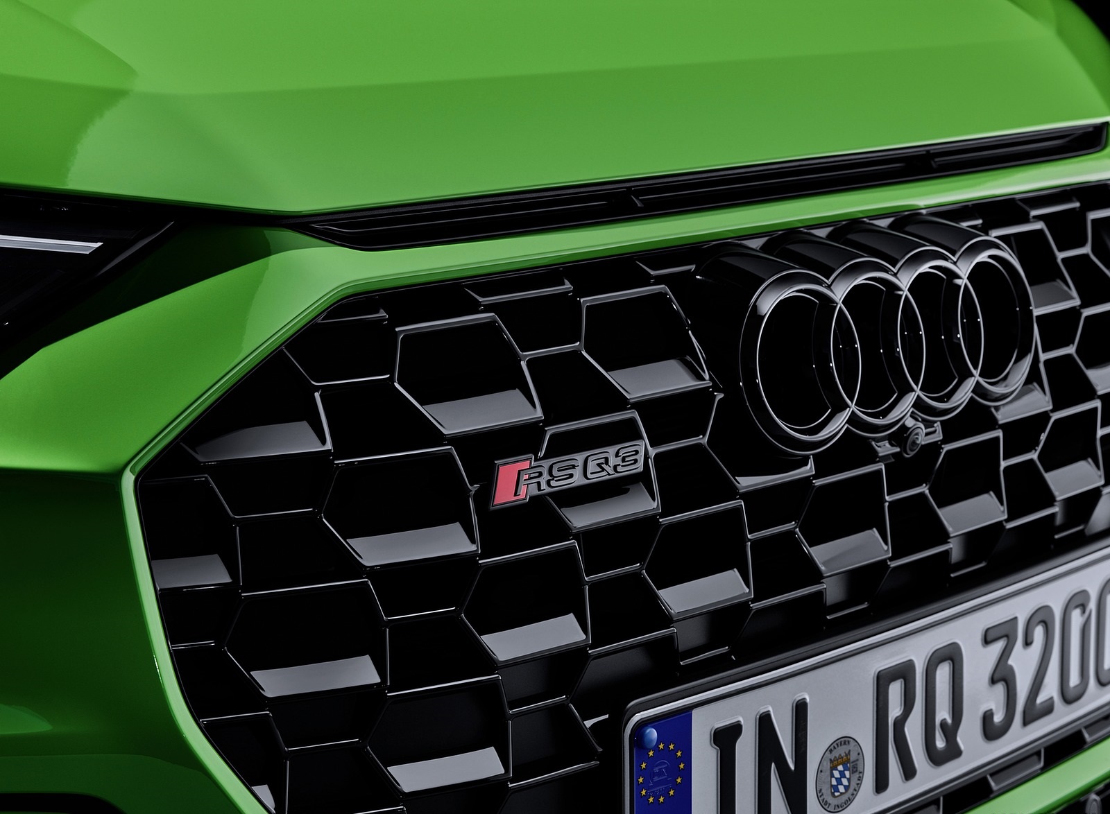 2020 Audi RS Q3 Sportback (Color: Kyalami Green) Grill Wallpapers #97 of 127