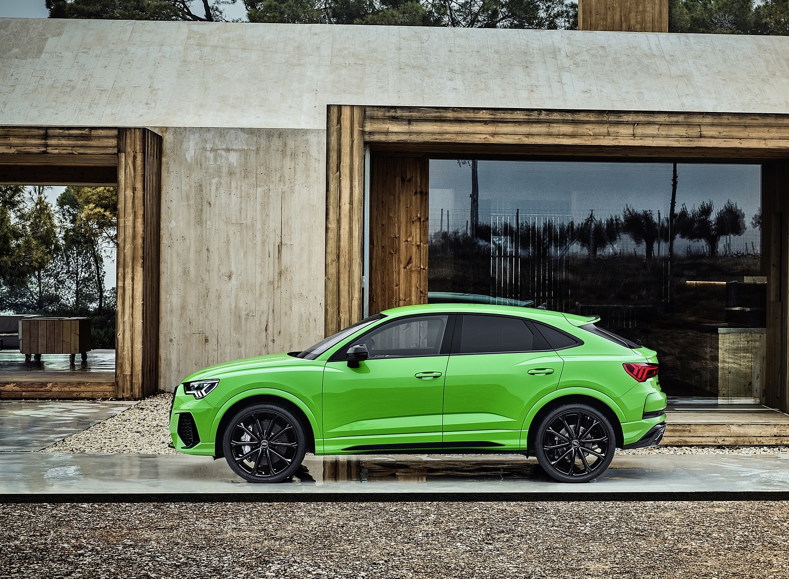 2020 Audi RS Q3 Sportback (Color: Kyalami Green) Side Wallpapers #83 of 127