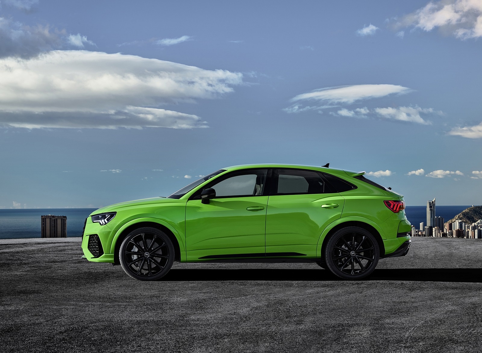 2020 Audi RS Q3 Sportback (Color: Kyalami Green) Side Wallpapers #80 of 127