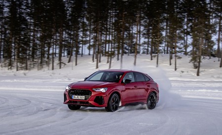2020 Audi RS Q3 Sportback (Color: Tango Red) Front Three-Quarter Wallpapers 450x275 (23)