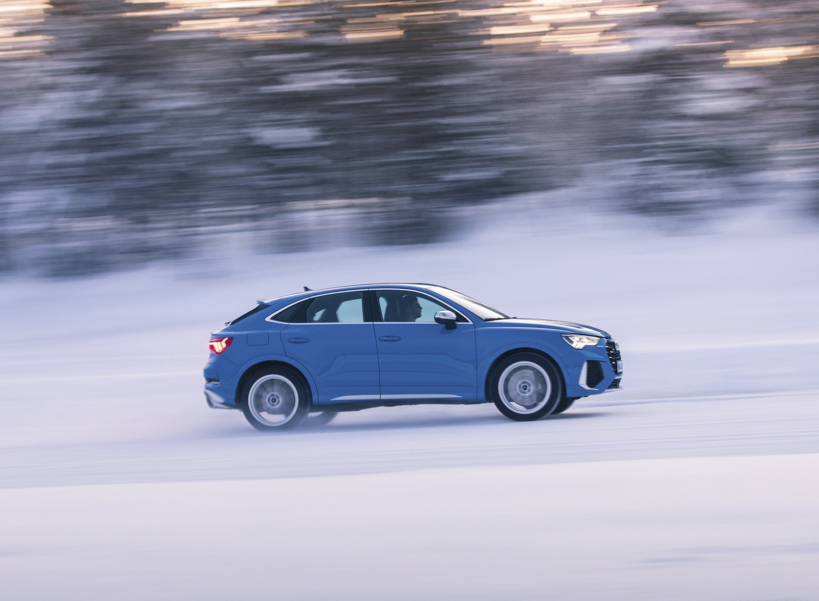 2020 Audi RS Q3 Sportback (Color: Turbo Blue) Side Wallpapers (10)