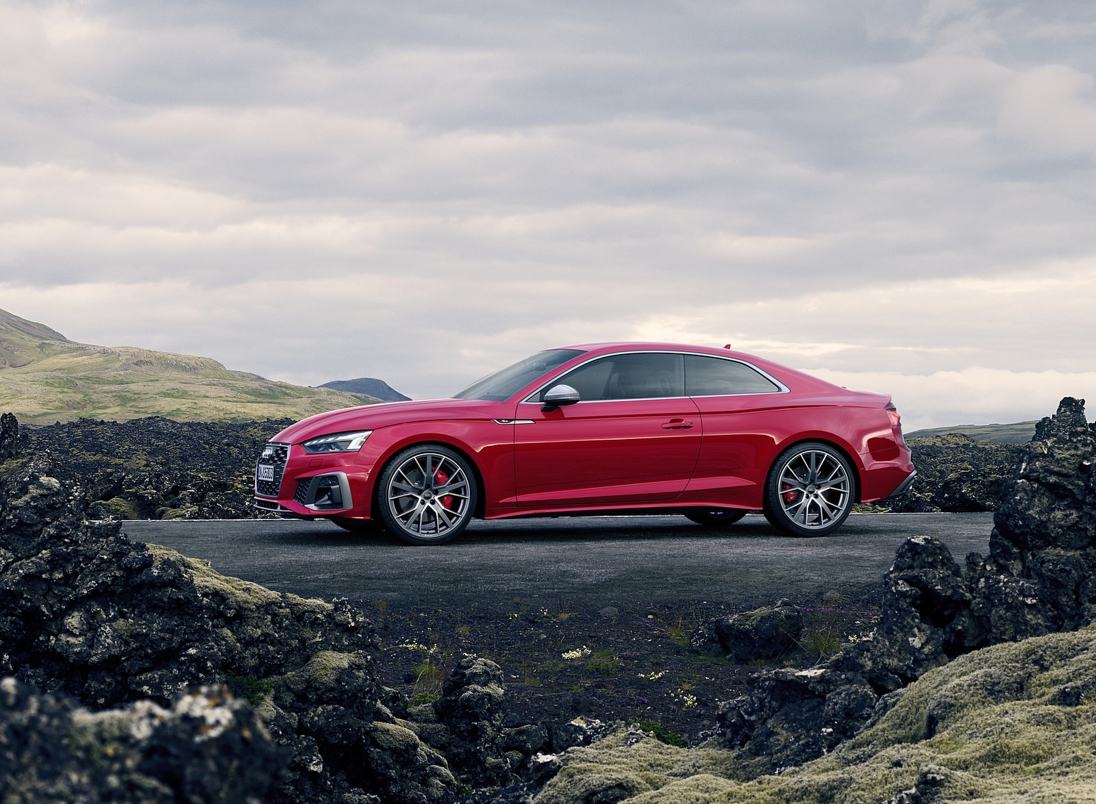 2020 Audi S5 Coupe TDI (Color: Tango Red) Side Wallpapers #10 of 18