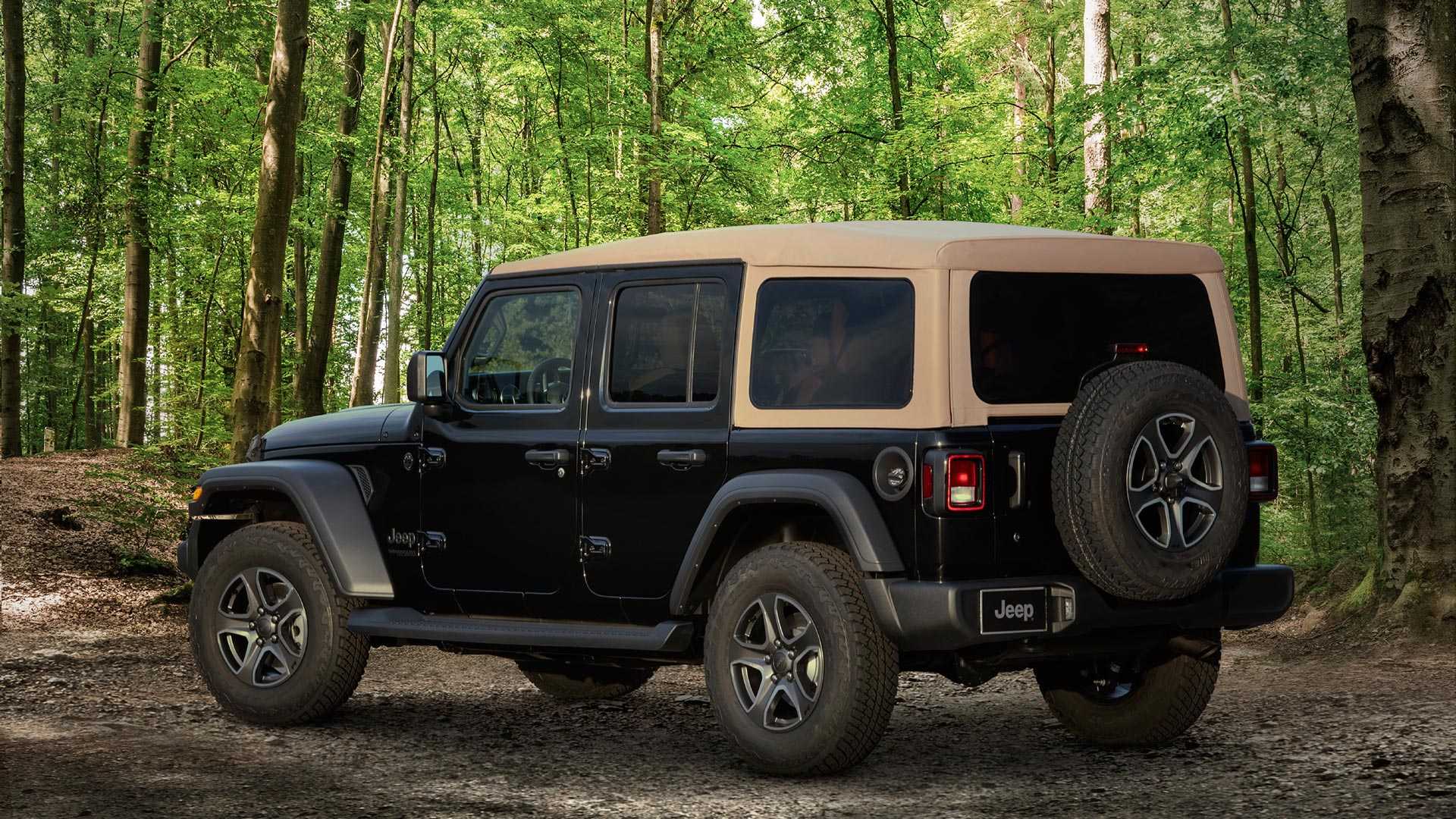 2020 Jeep Wrangler Black and Tan Edition Rear Three-Quarter Wallpapers #2 of 3