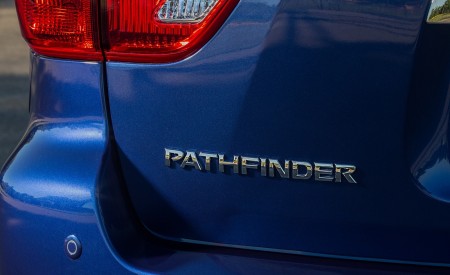 2020 Nissan Pathfinder Platinum 4WD Badge Wallpapers 450x275 (10)