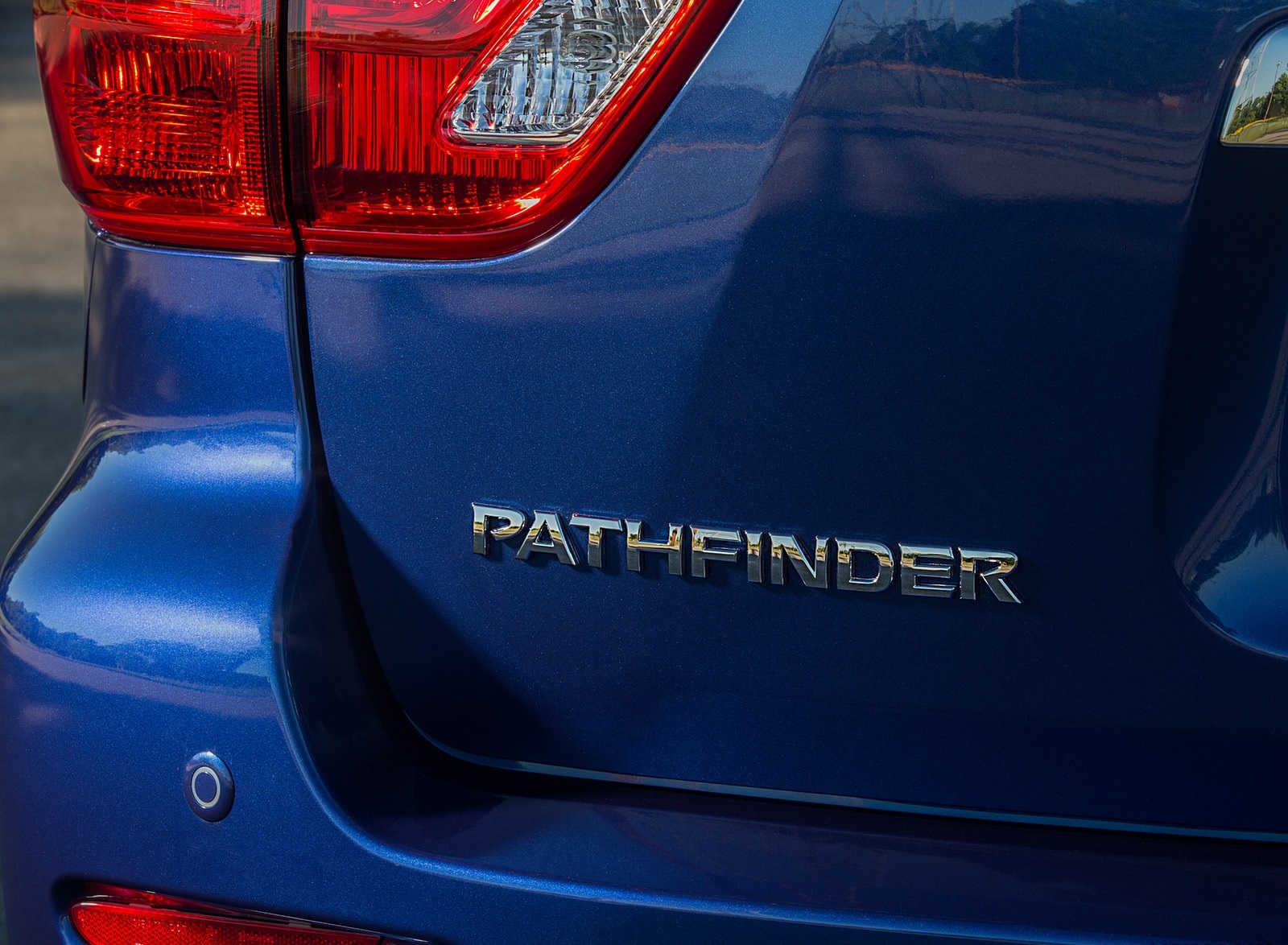 2020 Nissan Pathfinder Platinum 4WD Badge Wallpapers (10)