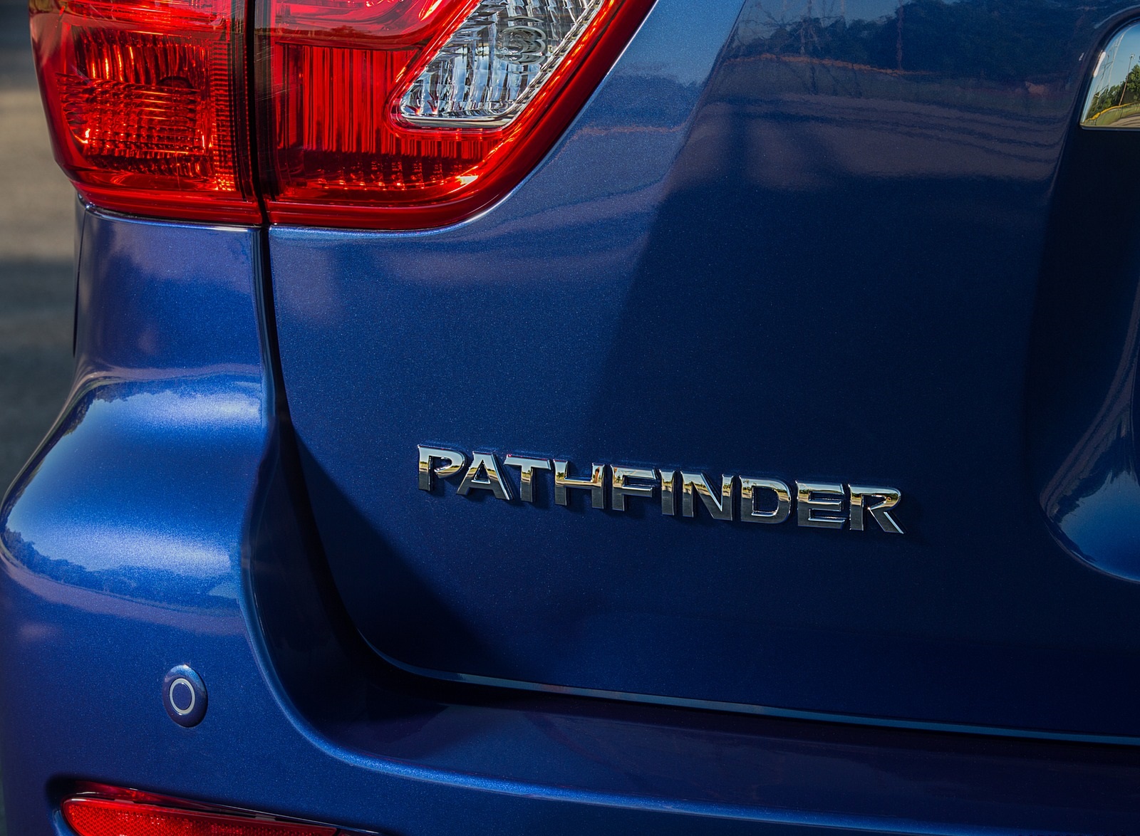 2020 Nissan Pathfinder Platinum 4WD Badge Wallpapers #10 of 19