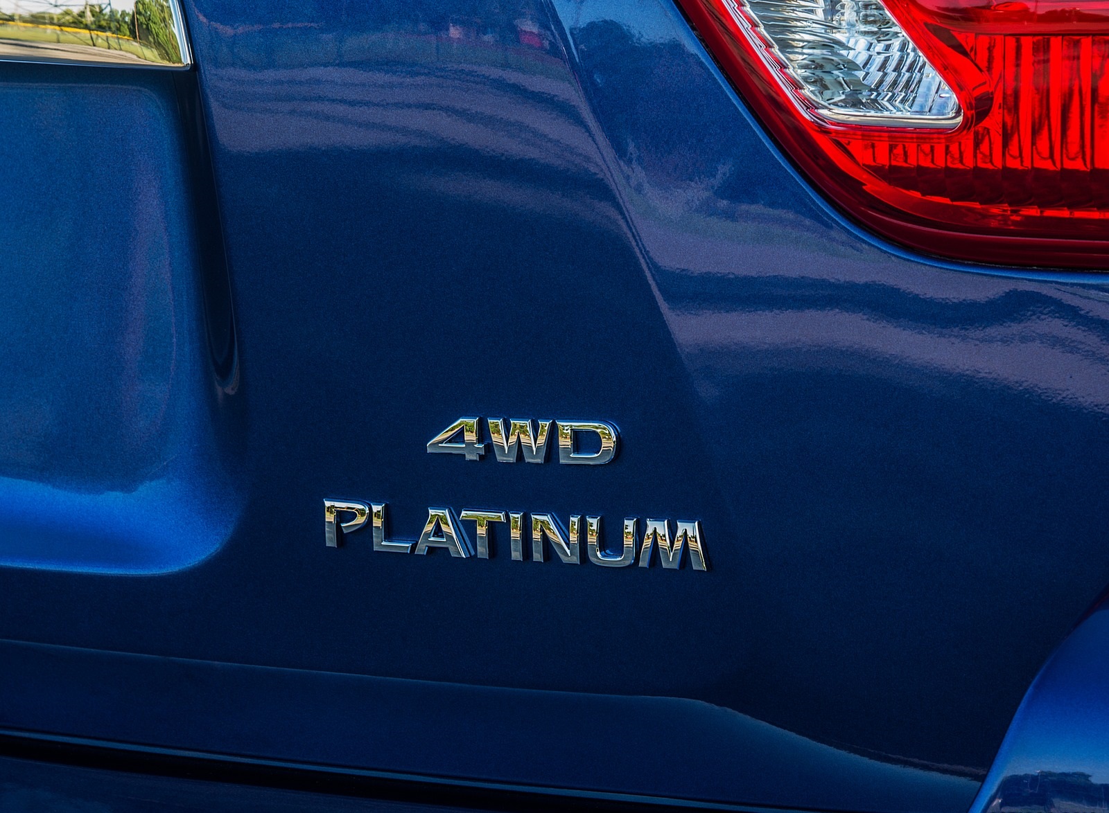 2020 Nissan Pathfinder Platinum 4WD Badge Wallpapers #9 of 19