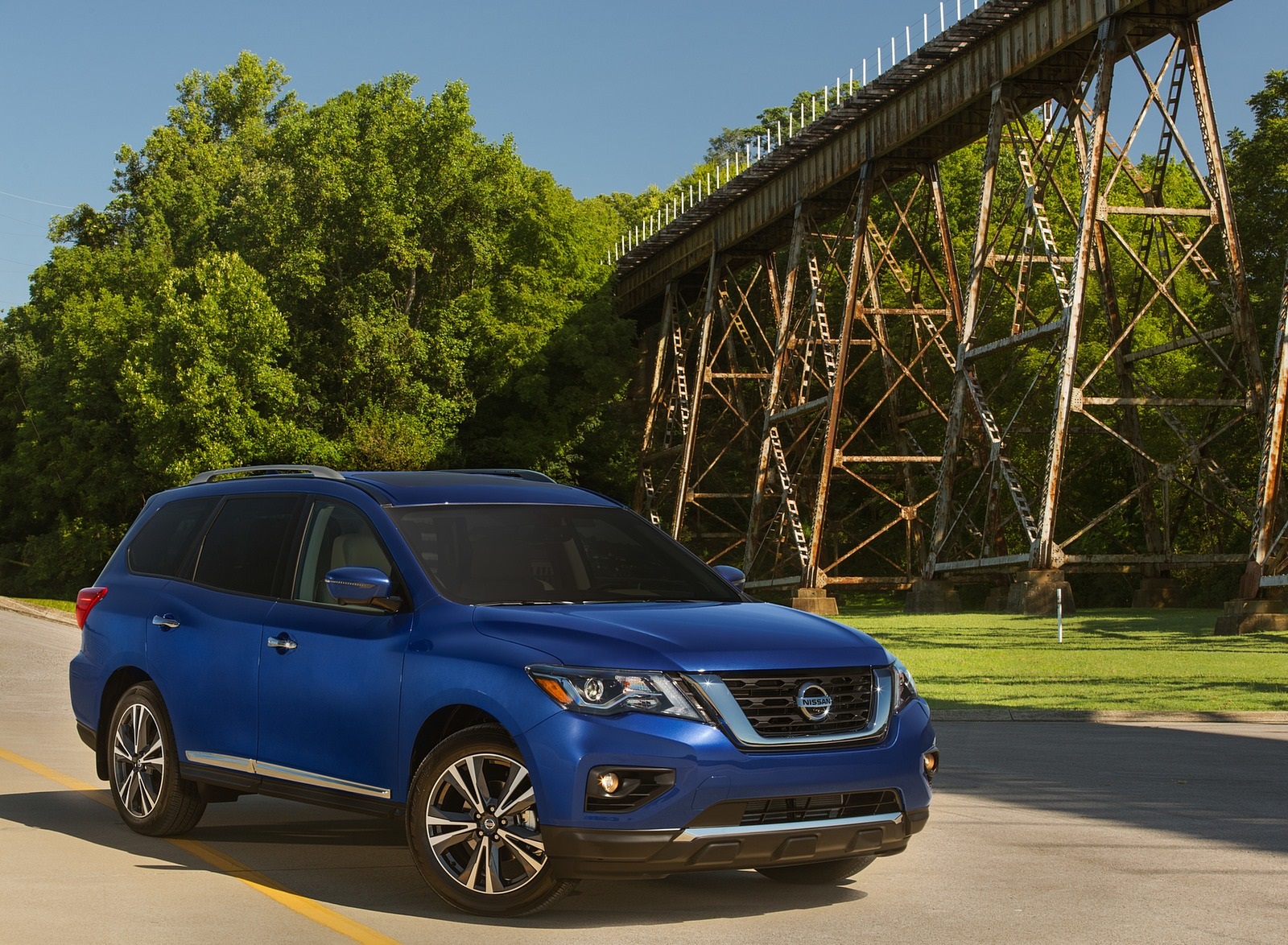 2020 Nissan Pathfinder Platinum 4WD Front Three-Quarter Wallpapers #5 of 19