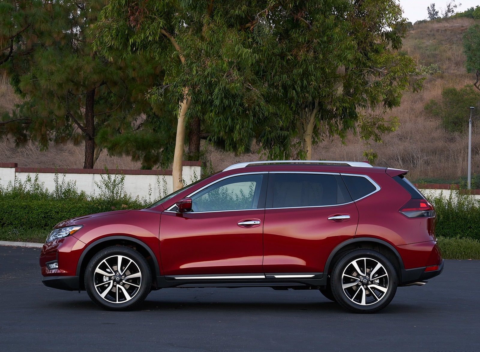 2020 Nissan Rogue Side Wallpapers (5)