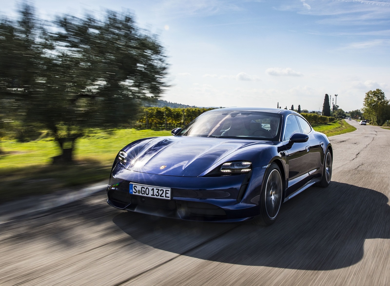 2020 Porsche Taycan Turbo (Color: Gentian Blue Metallic) Front Three-Quarter Wallpapers #1 of 72