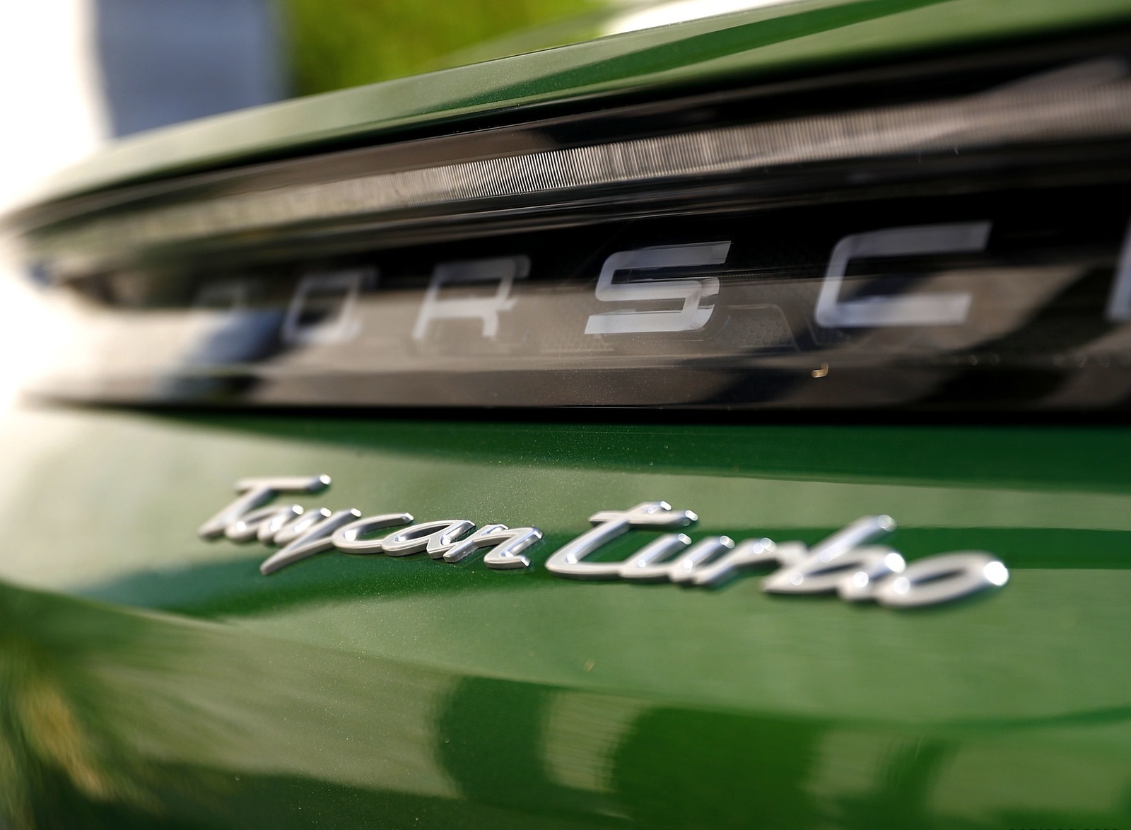 2020 Porsche Taycan Turbo (Color: Mamba Green Metallic) Badge Wallpapers #34 of 72