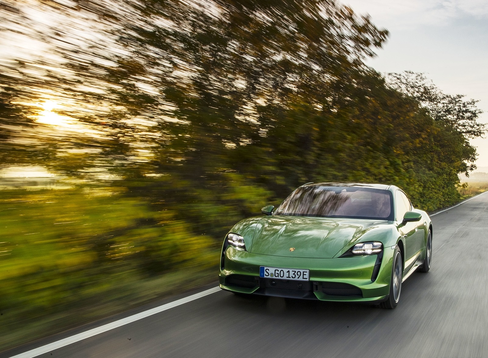 2020 Porsche Taycan Turbo (Color: Mamba Green Metallic) Front Wallpapers #26 of 72