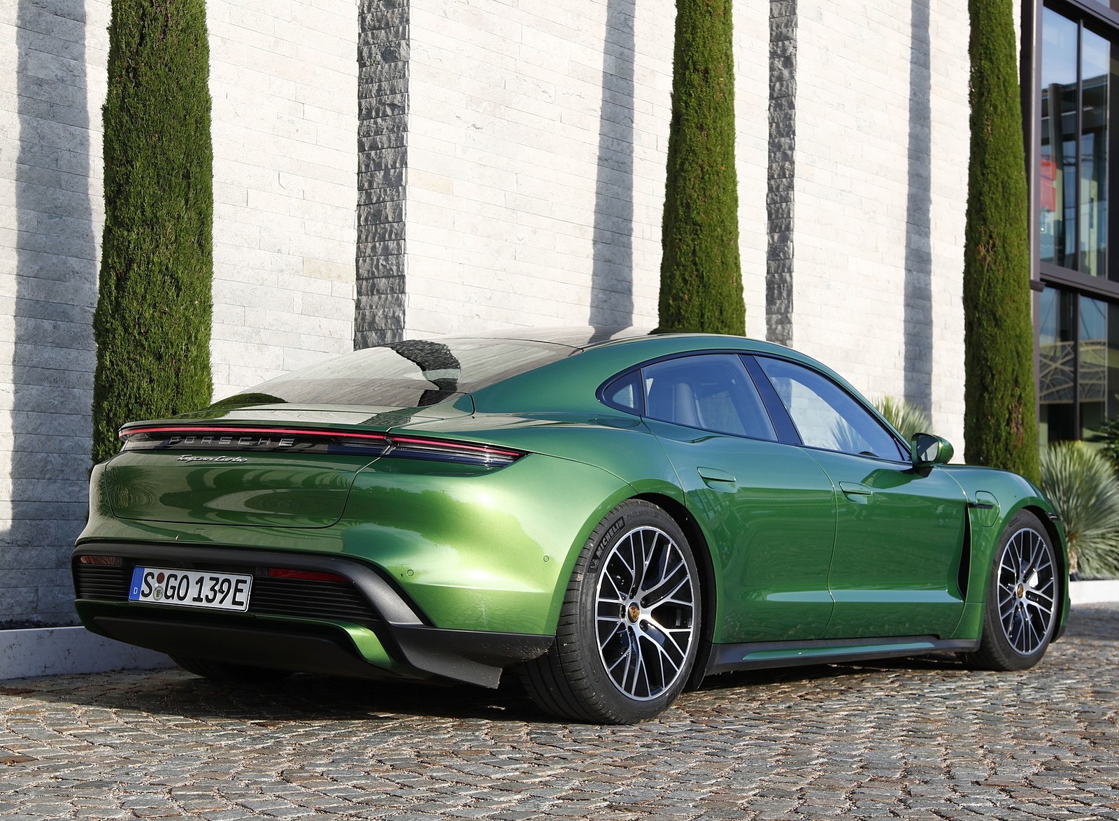 2020 Porsche Taycan Turbo (Color: Mamba Green Metallic) Rear Three-Quarter Wallpapers #31 of 72