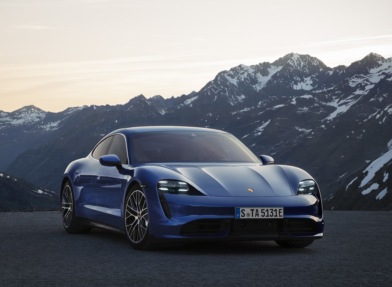 2020 Porsche Taycan Turbo Front Three-Quarter Wallpapers #46 of 72