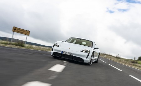 2020 Porsche Taycan Turbo S (Color: Carrara White Metallic) Front Wallpapers 450x275 (43)