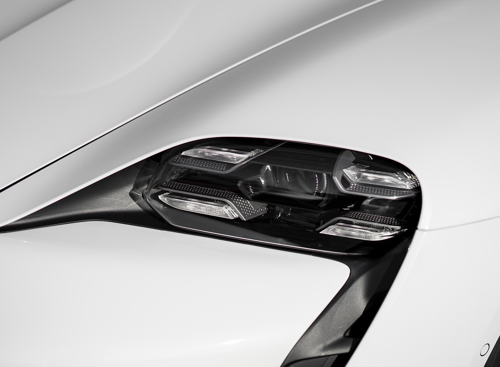 2020 Porsche Taycan Turbo S (Color: Carrara White Metallic) Headlight Wallpapers #57 of 95