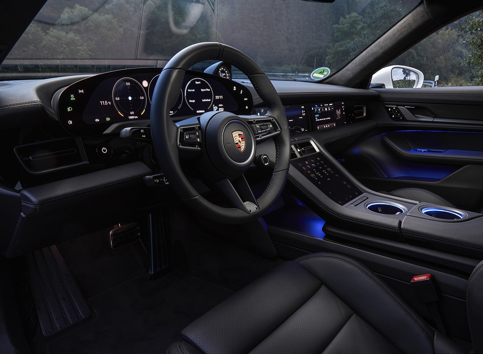 2020 Porsche Taycan Turbo S (Color: Carrara White Metallic) Interior Wallpapers #62 of 95