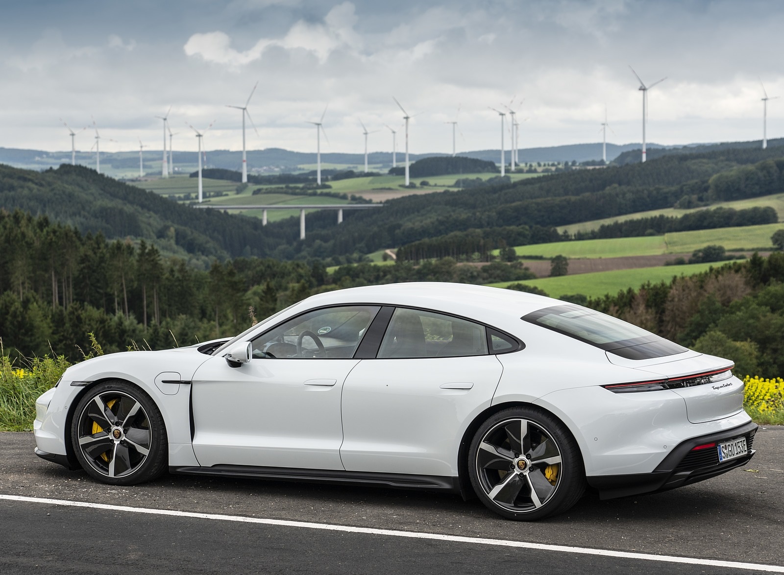 2020 Porsche Taycan Turbo S (Color: Carrara White Metallic) Rear Three-Quarter Wallpapers #45 of 95