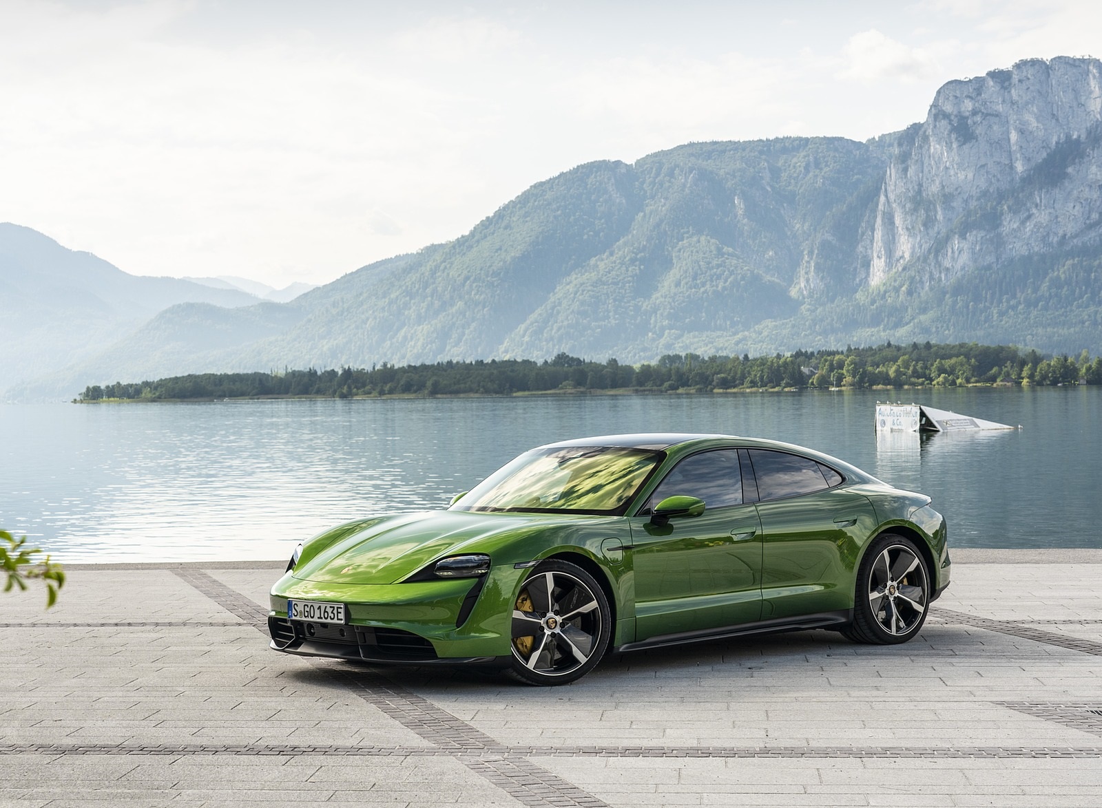 2020 Porsche Taycan Turbo S (Color: Mamba Green Metallic) Front Three-Quarter Wallpapers #11 of 95