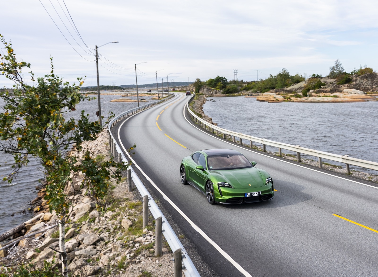 2020 Porsche Taycan Turbo S (Color: Mamba Green Metallic) Front Three-Quarter Wallpapers #3 of 95